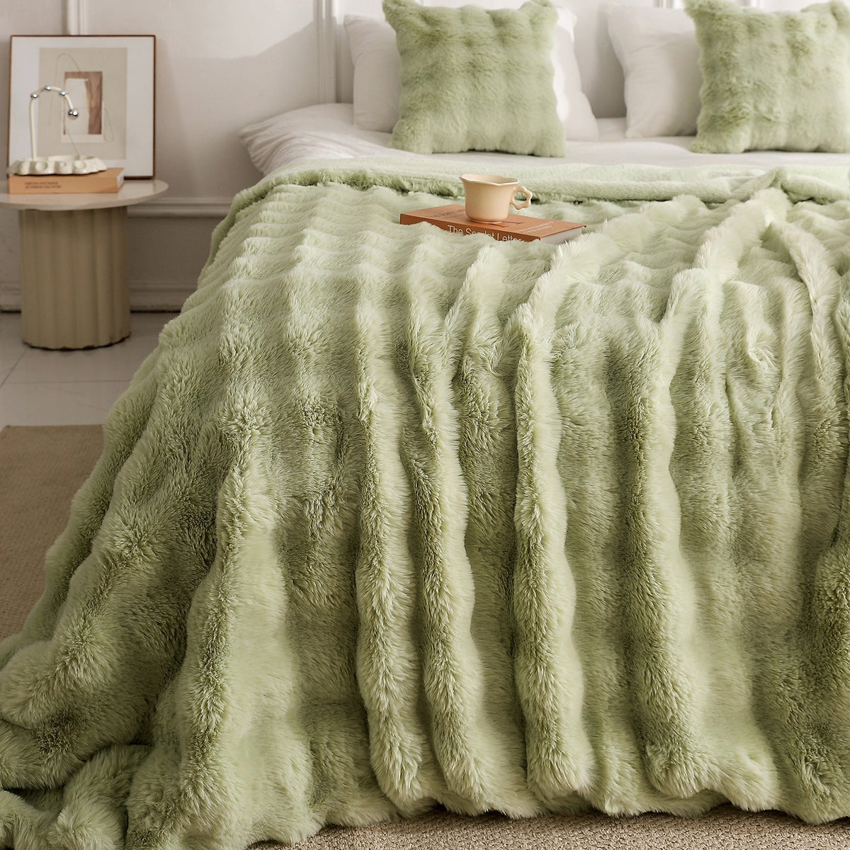 Luxury Double-Sided Fluffy Blanket – Ultra Soft Cozy Throw for Bed & Sofa