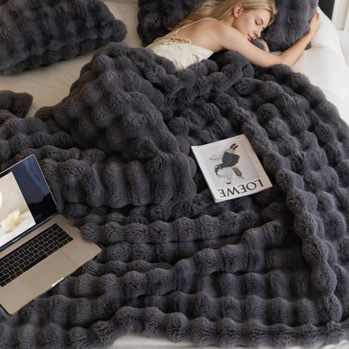 Luxury Double-Sided Fluffy Blanket – Ultra Soft Cozy Throw for Bed & Sofa